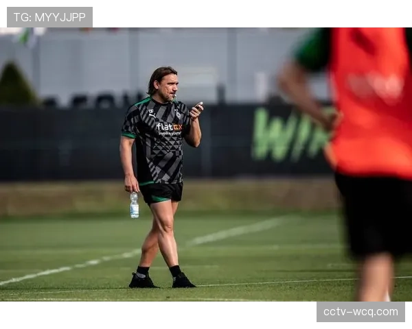 从0-2到3-2,门兴格拉德巴赫上演惊天逆转,教练中场调整成关键