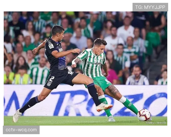 现场报道:皇家贝蒂斯在比赛第60分钟后主动回收阵型,降低高位压迫强度